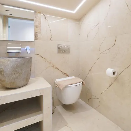 Apartament Lafeyra *