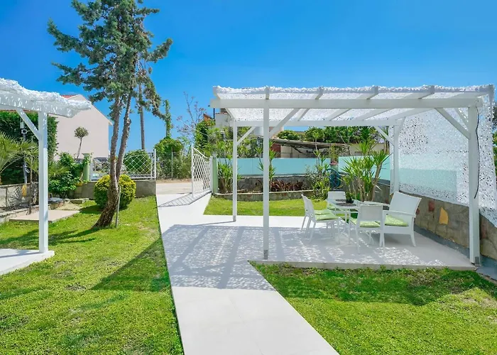 Lafeyra アパート *